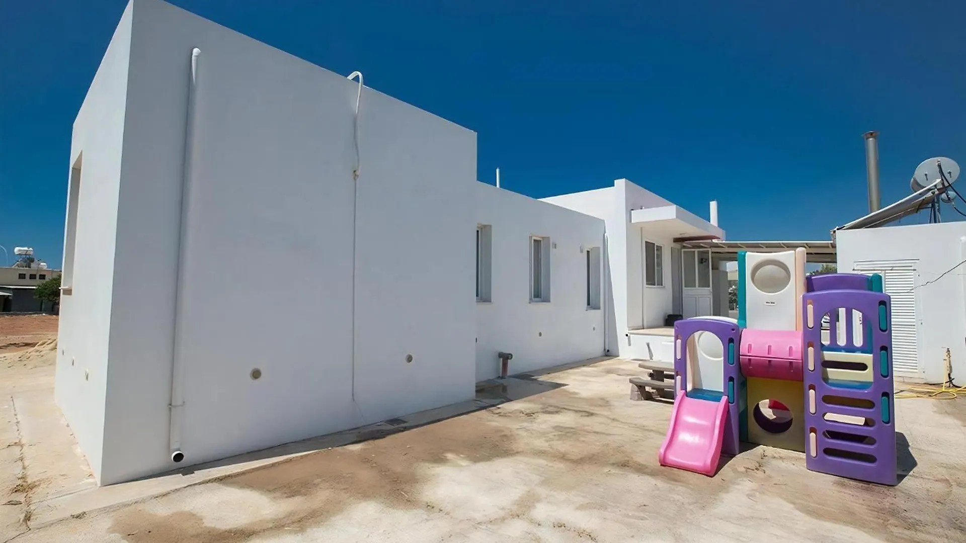 Villa Mavris - Lovely 4 Bedroom Villa With Private Pool In Central Ayia Napa