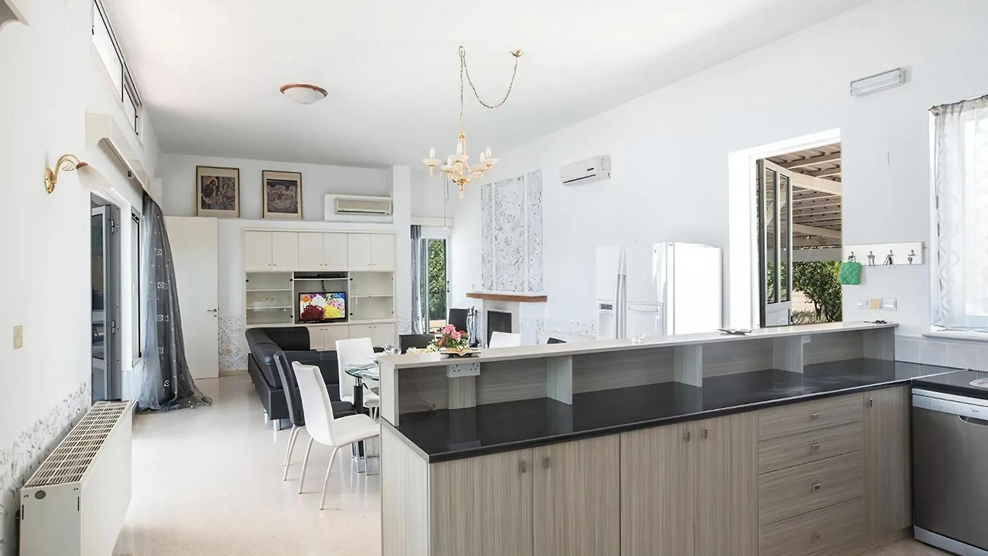 Villa Mavris - Lovely 4 Bedroom Villa With Private Pool In Central Ayia Napa