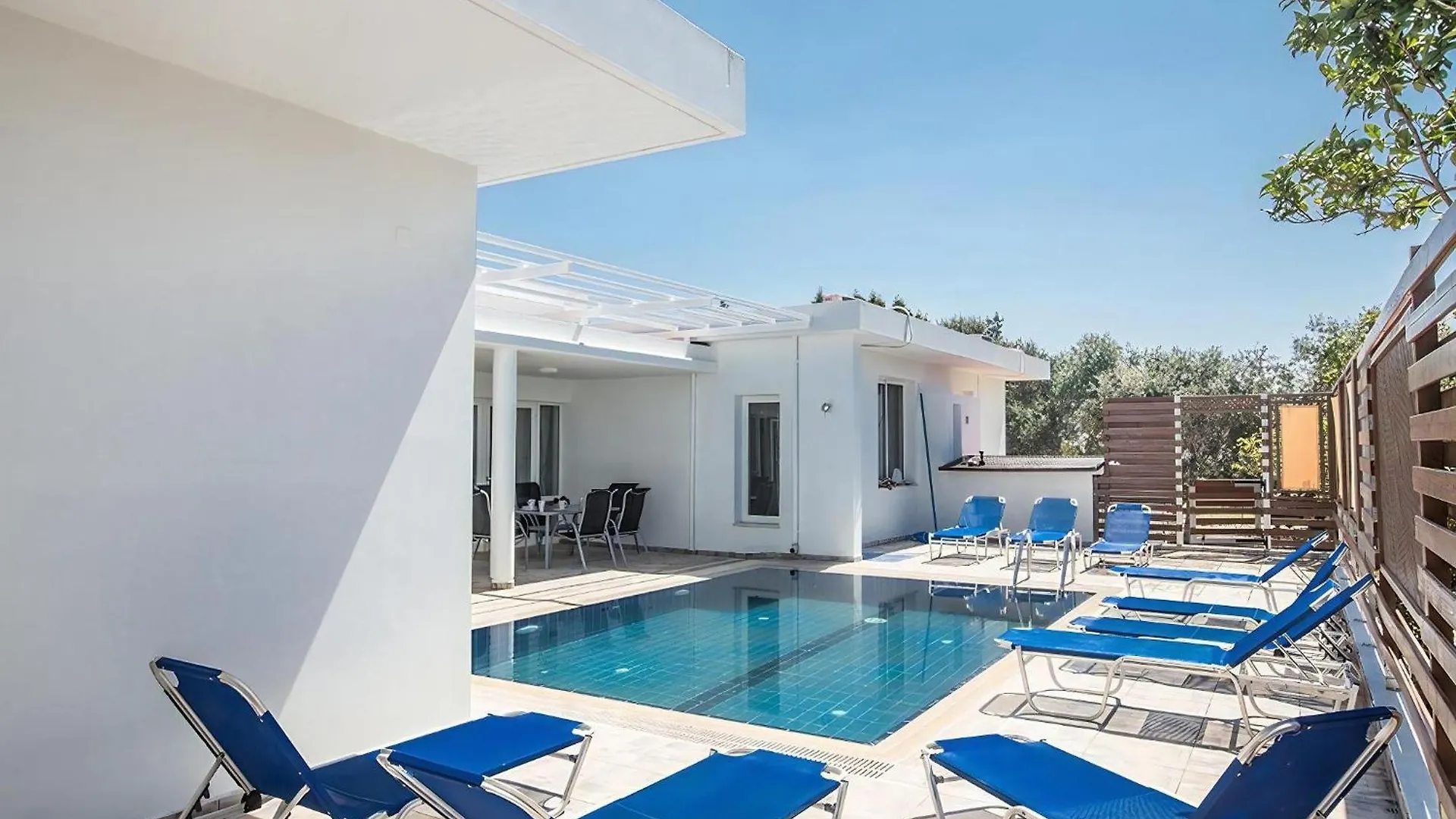 Villa Mavris - Lovely 4 Bedroom Villa With Private Pool In Central Ayia Napa
